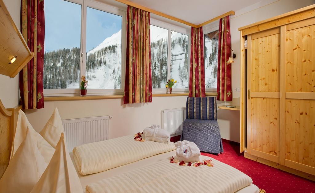 Hotel & Appartement Auerhahn Обертауерн Номер фото